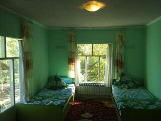 Проживание в семье Friendship (guest house)* Arslanbob Просторный двухместный номер с 2 отдельными кроватями-7
